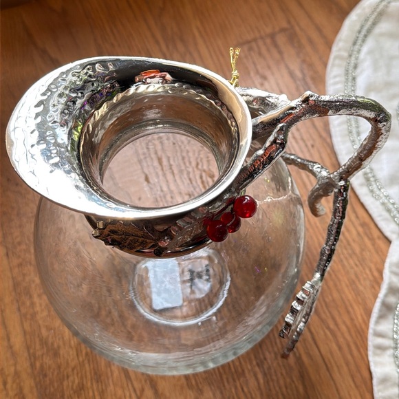 Elegant Silver and Glass Pitcher leaves design 8.5” high. New - Picture 11 of 14